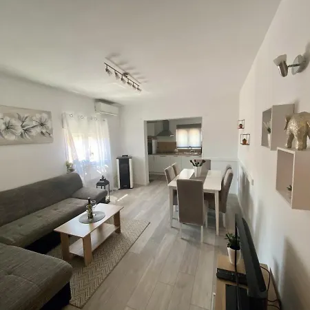 Apartman Ivica Apartment